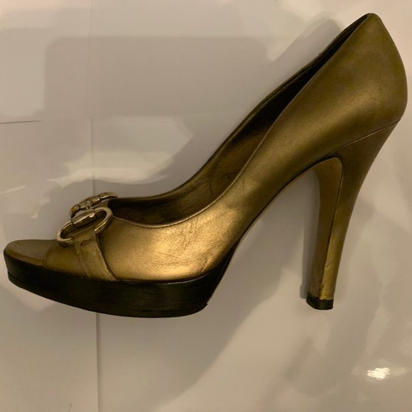 GUCCI GOLD PLATFORM HORSEBIT HEELS PUMPS OPEN-TOE 8.5 RARE! - Picture 4 of 8